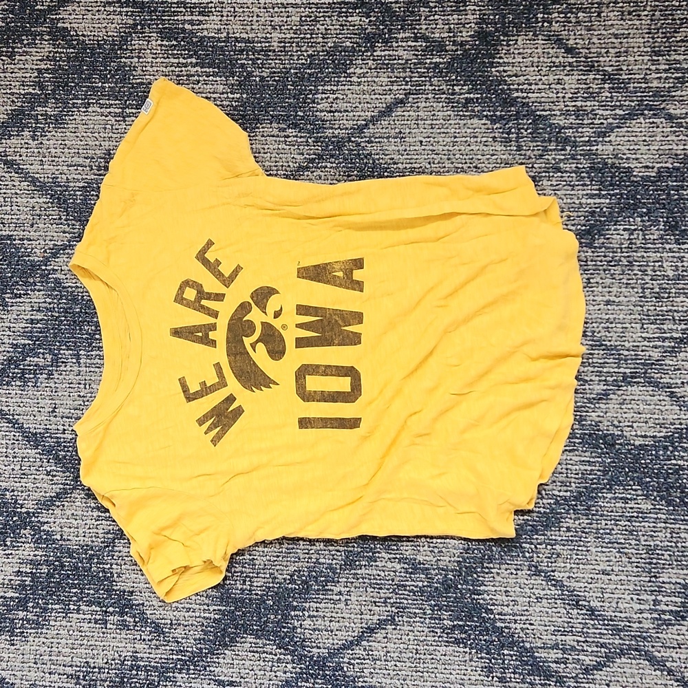 Tailgate Iowa Hawkeyes tee. Medium